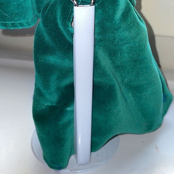 Vintage 1989 World Doll Scarlett O’Hara in green portieres dress doll on stand - Picture 6 of 7
